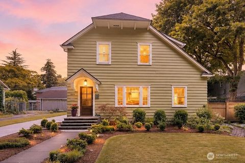 Photo of 1614 21st Avenue, Longview, WA 98632 (MLS # 2553730)