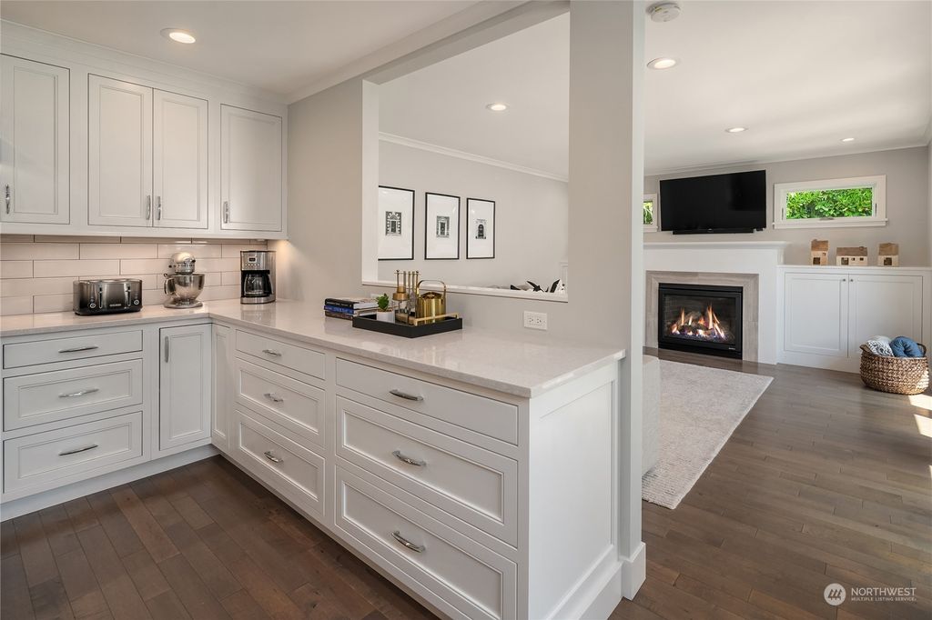 Photo of 4556 Purdue Avenue NE, Seattle, WA 98105 (MLS # 2233568)