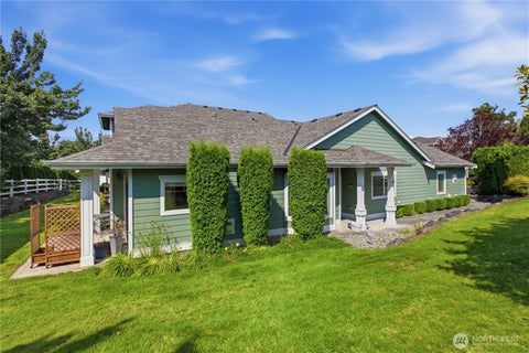 Photo of 10700 SE 260th Street #A101, Kent, WA 98030 (MLS # 2567571)