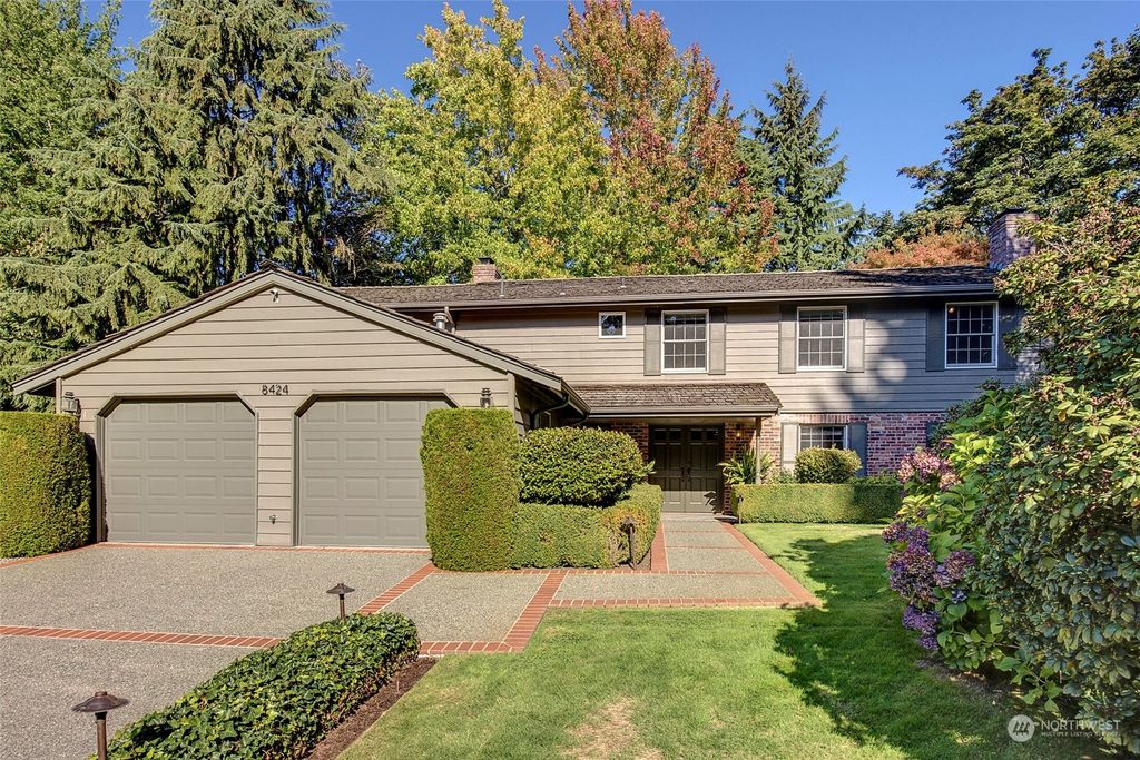 Photo of 8424 SE 35th Street, Mercer Island, WA 98040 (MLS # 2205409)