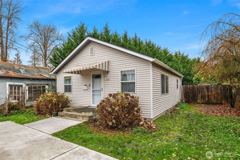 Photo of 335 N Madison Street, Monroe, WA 98272 (MLS # 2456385)