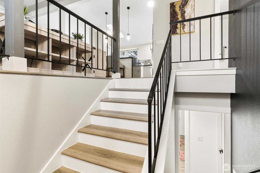 Photo of 2811 SW 337th St St, Federal Way, WA 98023 (MLS # 2452288)