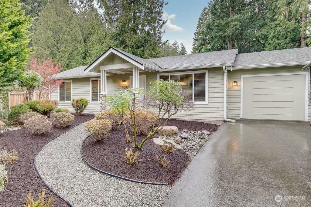 Photo of 820 207th Place NE, Sammamish, WA 98074 (MLS # 2196561)