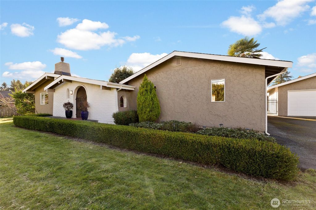 Photo of 24228 47th Avenue SE, Woodinville, WA 98072 (MLS # 2477535)