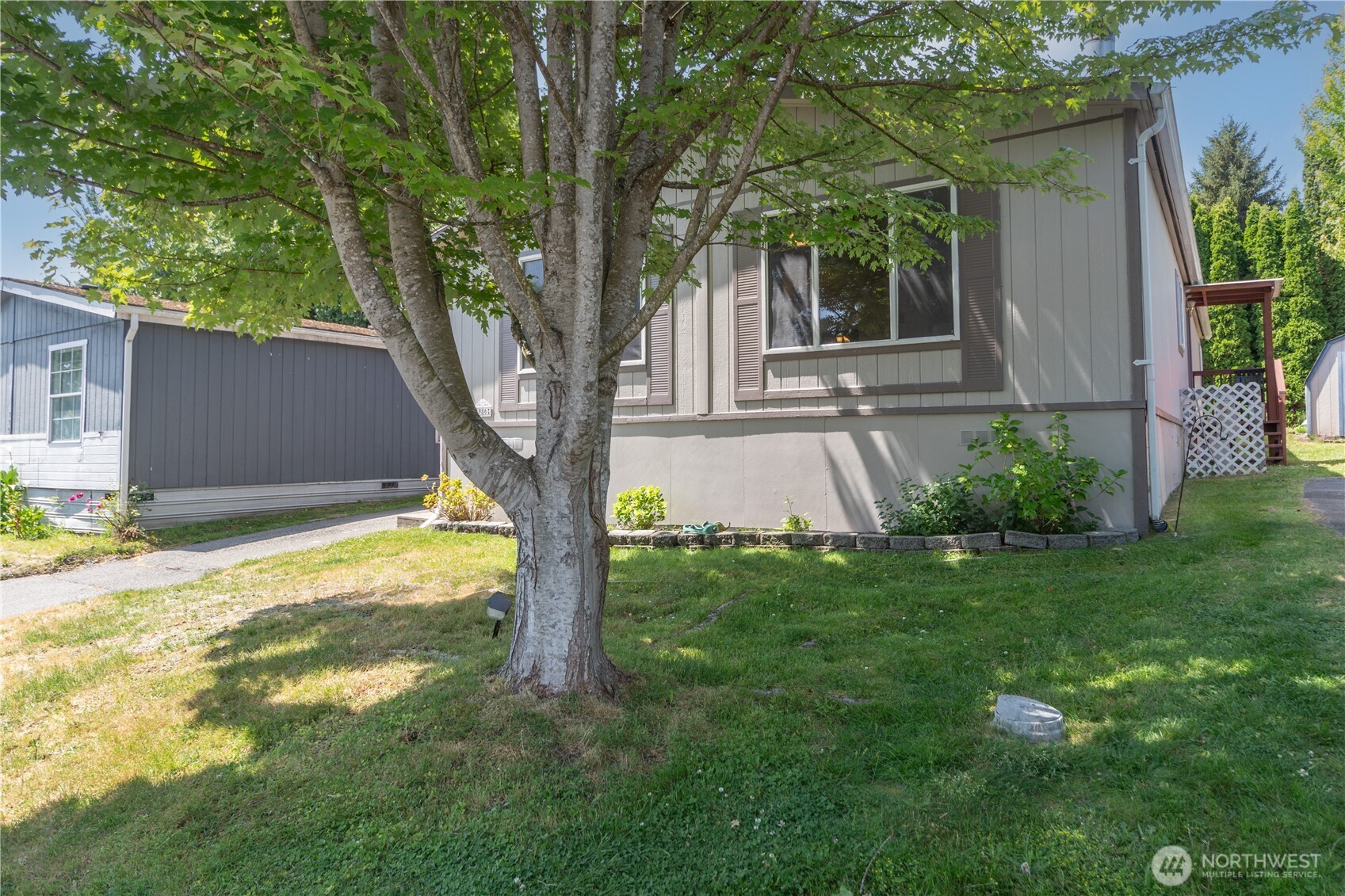 986 Mahogany Ln