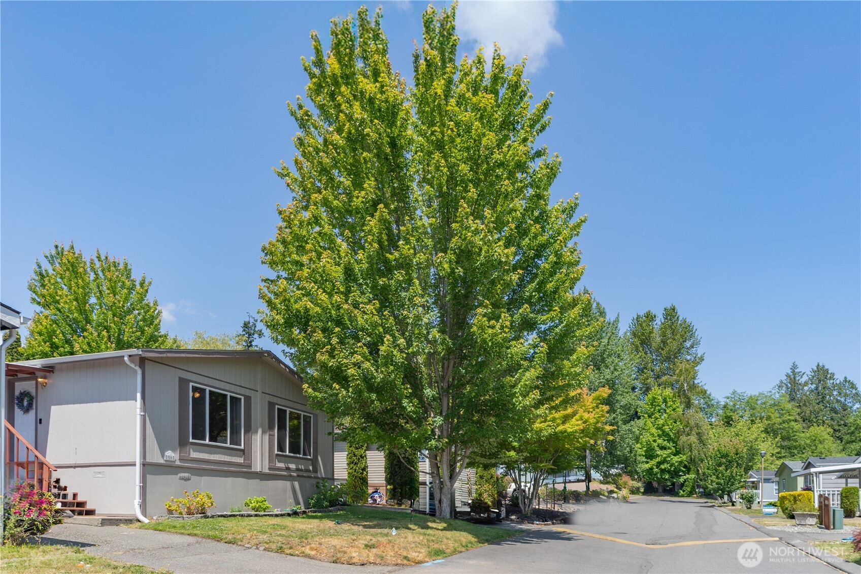 986 Mahogany Ln
