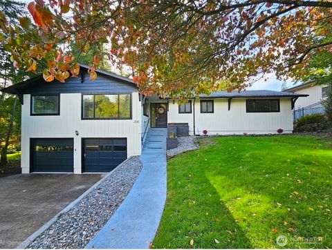 Photo of 3541 Fairway Lane, Longview, WA 98632 (MLS # 2445516)