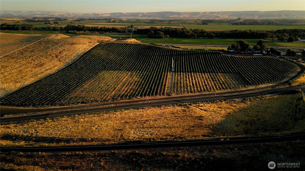 Photo of 406 A Lower Dry Creek Road, Walla Walla, WA 99362 (MLS # 2468666)