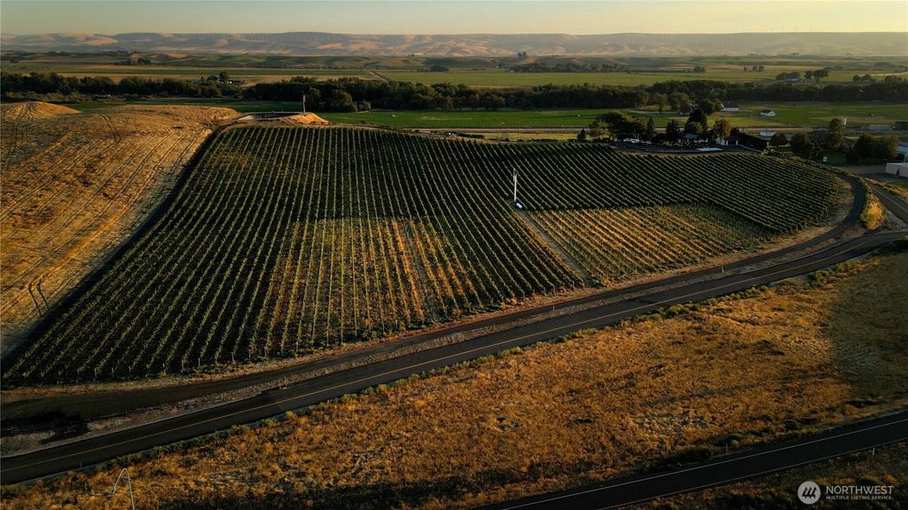 Photo of 406 A Lower Dry Creek Road, Walla Walla, WA 99362 (MLS # 2468666)