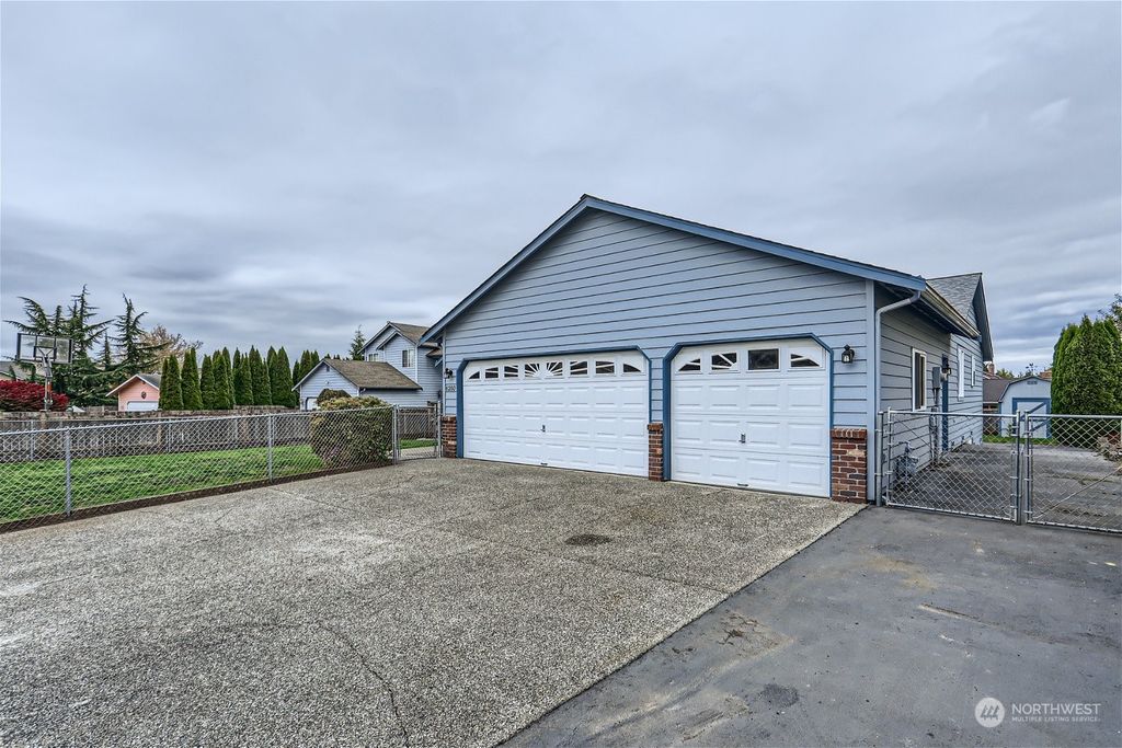 Photo of 6203 44th Place NE, Marysville, WA 98270 (MLS # 2173749)