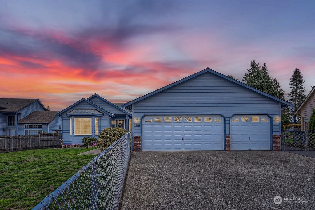 Photo of 6203 44th Place NE, Marysville, WA 98270 (MLS # 2173749)