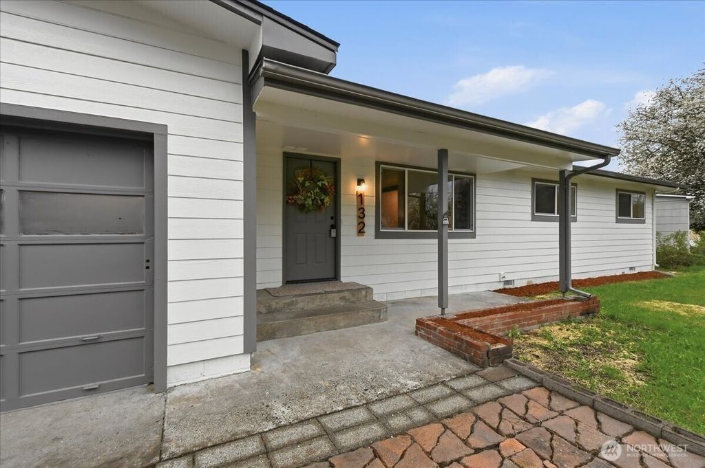 Photo of 132 Green Acres Drive, Castle Rock, WA 98611 (MLS # 2510254)