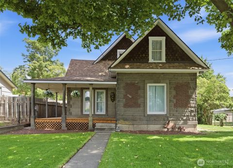 Photo of 1040 Pomona Street, Walla Walla, WA 99362 (MLS # 2523749)
