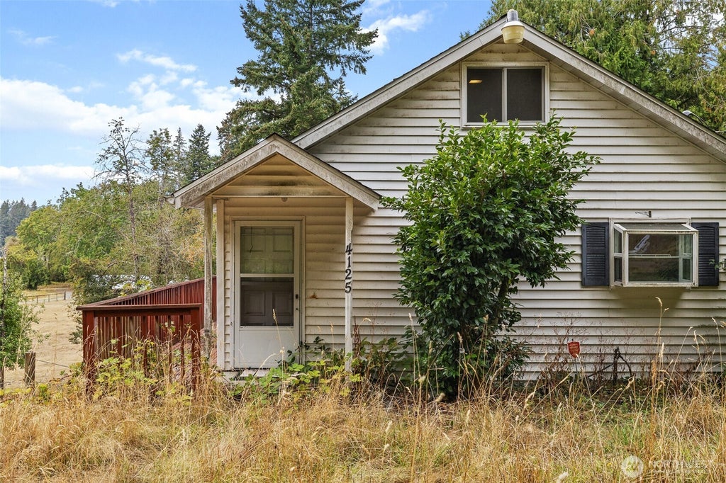 Photo of 4125 Tracyton Beach Road NW, Bremerton, WA 98310 (MLS # 2579572)
