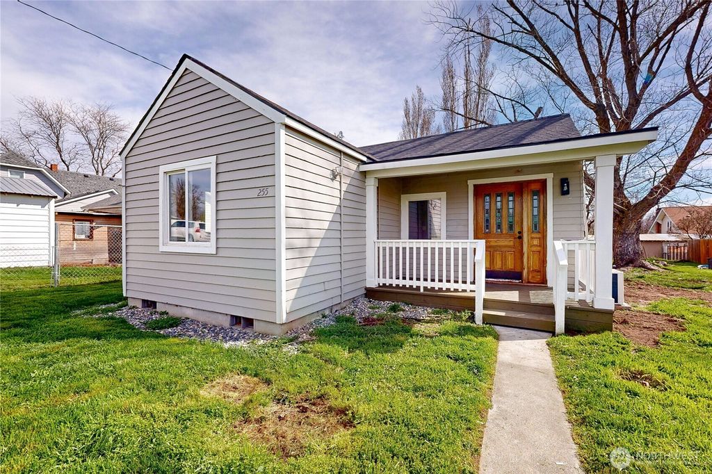 Photo of 255 College Street, Adams, OR 97810 (MLS # 2494726)