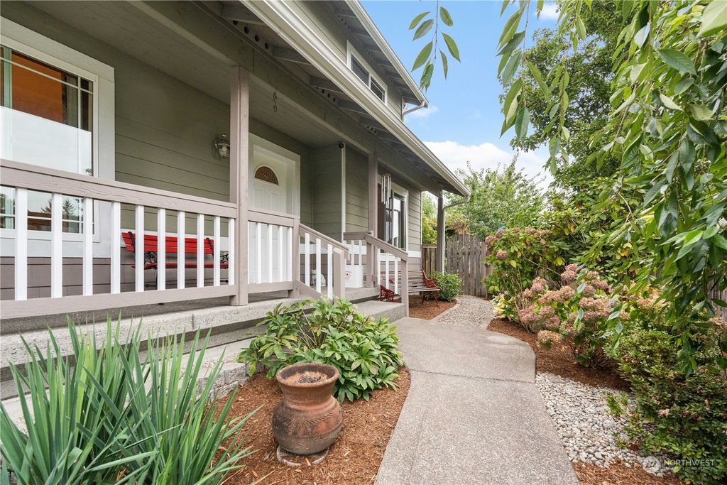 Photo of 1315 S 233rd Street, Des Moines, WA 98198 (MLS # 1996177)