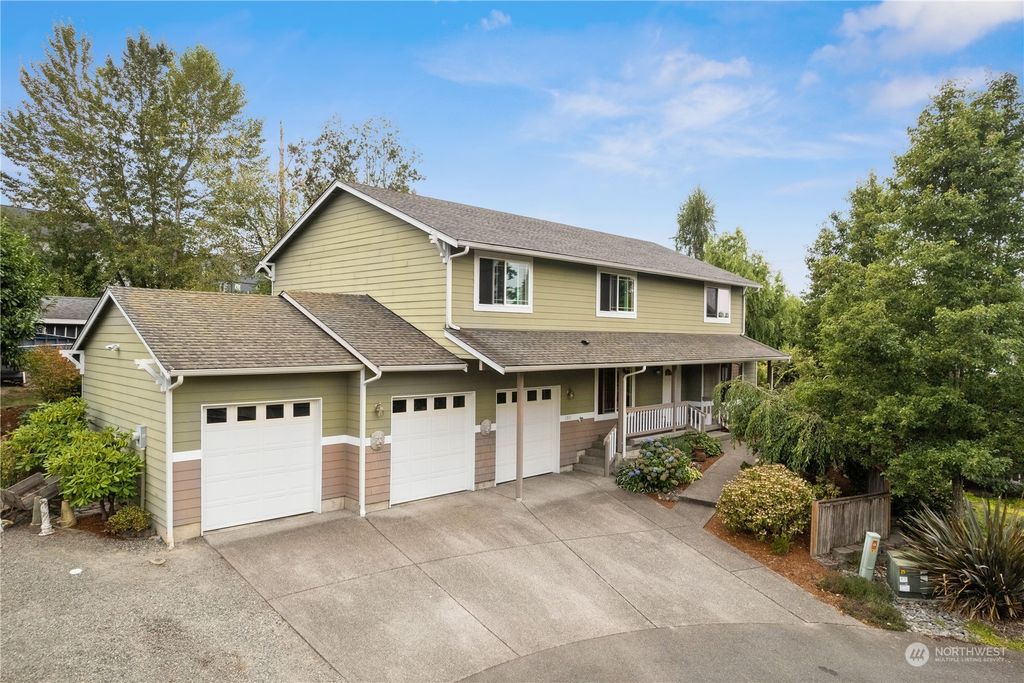 Photo of 1315 S 233rd Street, Des Moines, WA 98198 (MLS # 1996177)