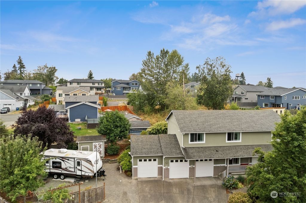 Photo of 1315 S 233rd Street, Des Moines, WA 98198 (MLS # 1996177)