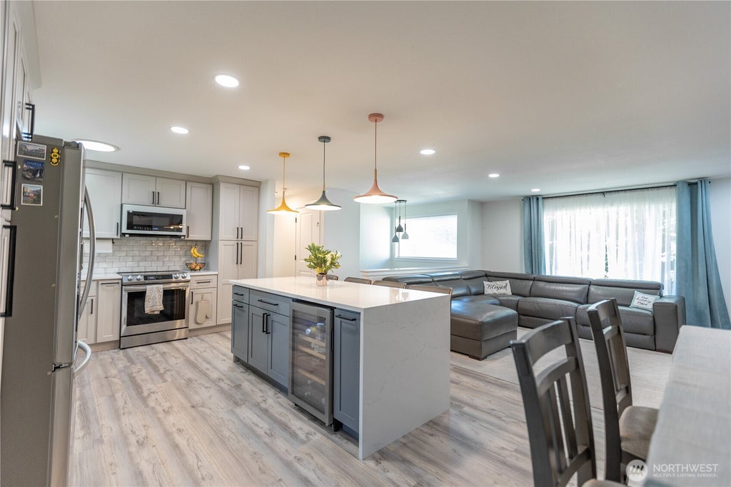 Photo of 19114 130 Avenue SE, Renton, WA 98058 (MLS # 2586290)