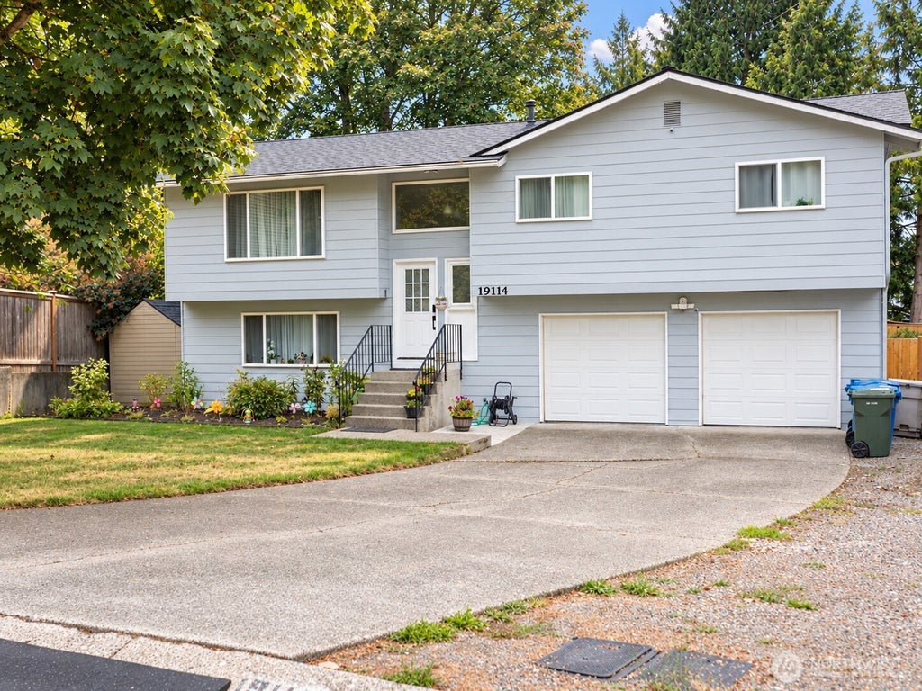 Photo of 19114 130 Avenue SE, Renton, WA 98058 (MLS # 2586290)