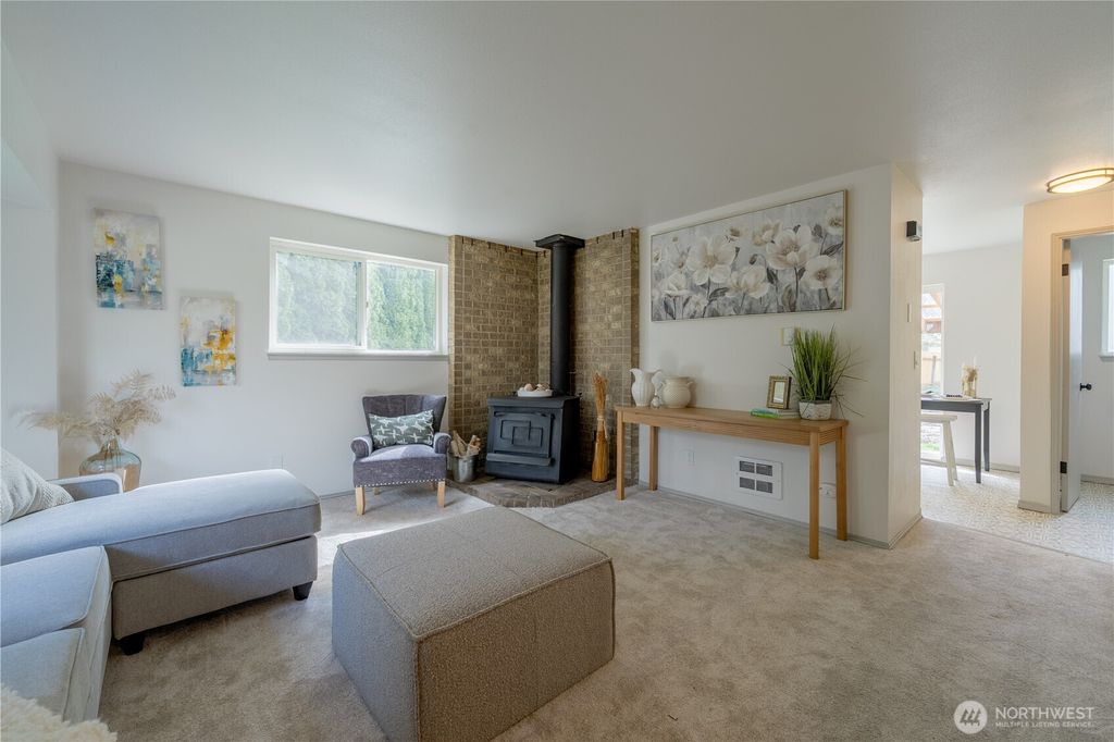 Photo of 116 W Lewis Avenue, Gold Bar, WA 98251 (MLS # 2355159)