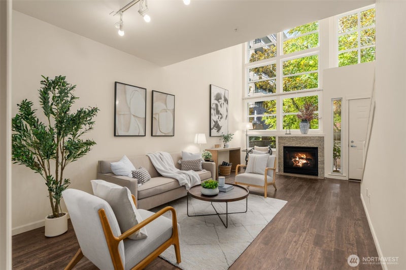 10042 Main Street 112