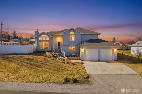 Photo of 17 Washington Place, Electric City, WA 99123 (MLS # 2487606)