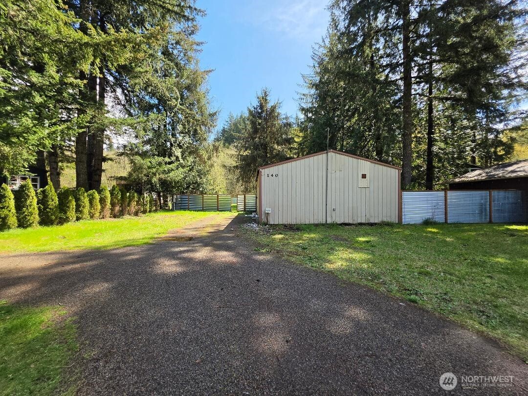 140 NE Evergreen Drive
