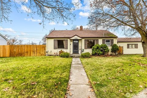 Photo of 1204 S 2nd Avenue, Walla Walla, WA 99362 (MLS # 2458281)