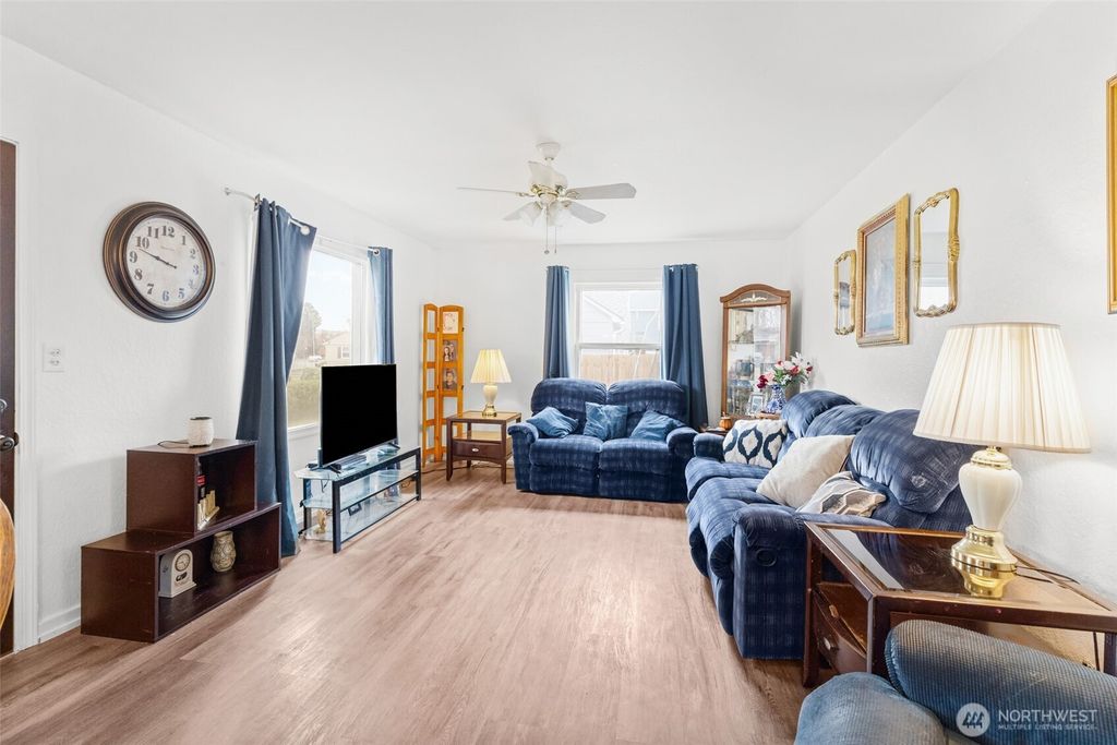 Photo of 1204 S 2nd Avenue, Walla Walla, WA 99362 (MLS # 2458281)