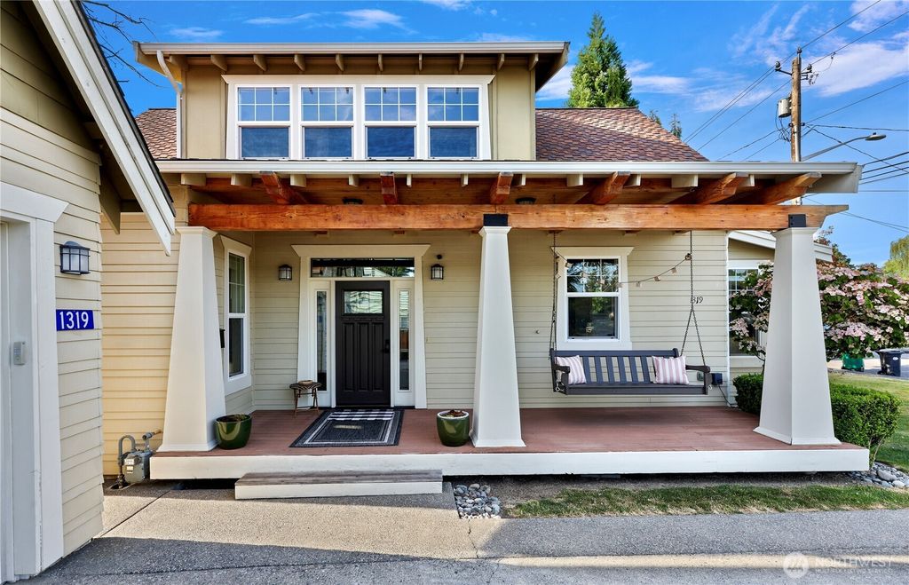Photo of 1319 S 13th Street, Mount Vernon, WA 98274 (MLS # 2545383)