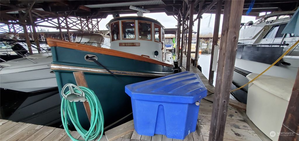 Photo of 3911 Lake Washington Boulevard SE #B104, Bellevue, WA 98006 (MLS # 2021031)