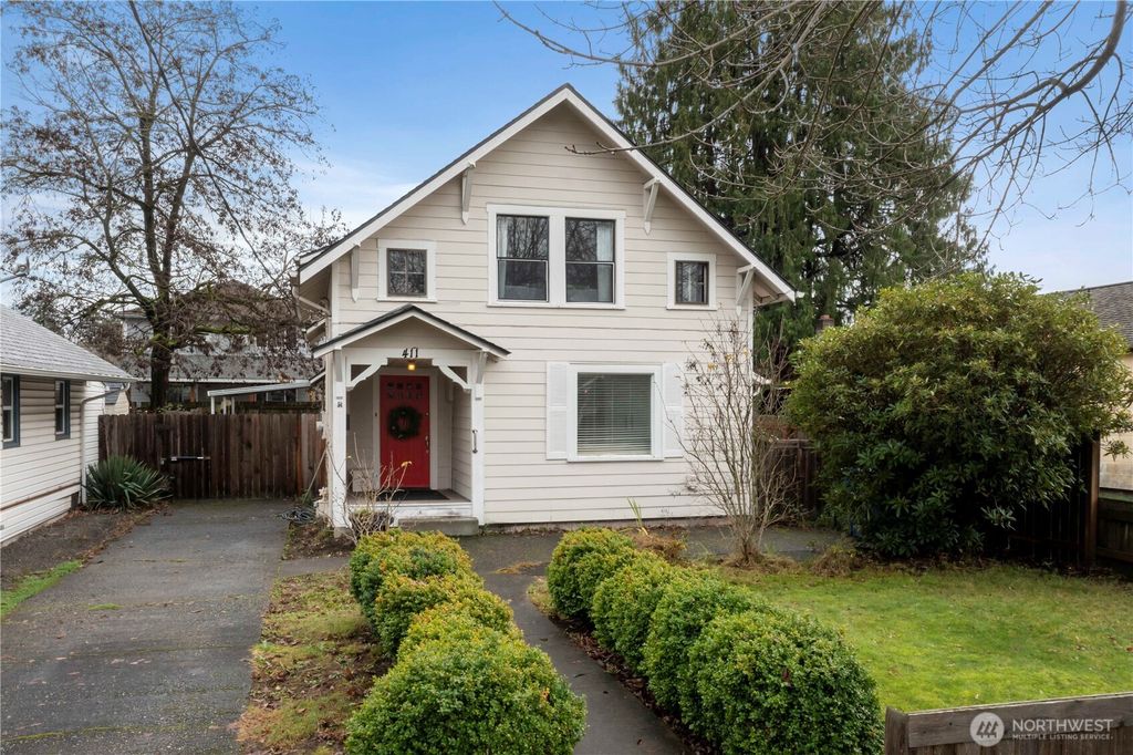 Photo of 411 7th Street NW, Puyallup, WA 98371 (MLS # 2460910)