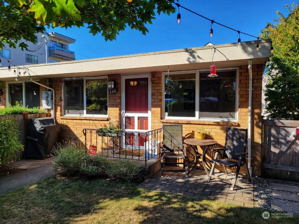 Photo of 3316 NE 123rd Street, Seattle, WA 98125 (MLS # 1998131)