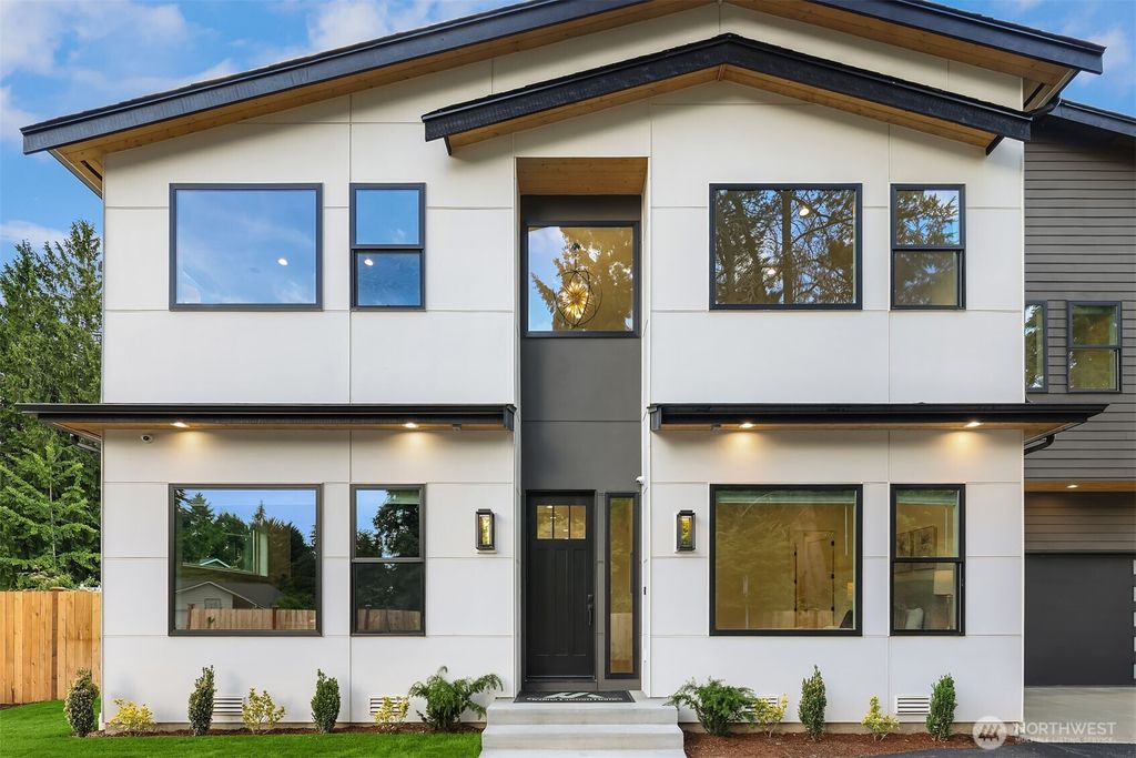 Photo of 13694 NE 83rd Street, Redmond, WA 98052 (MLS # 2544688)