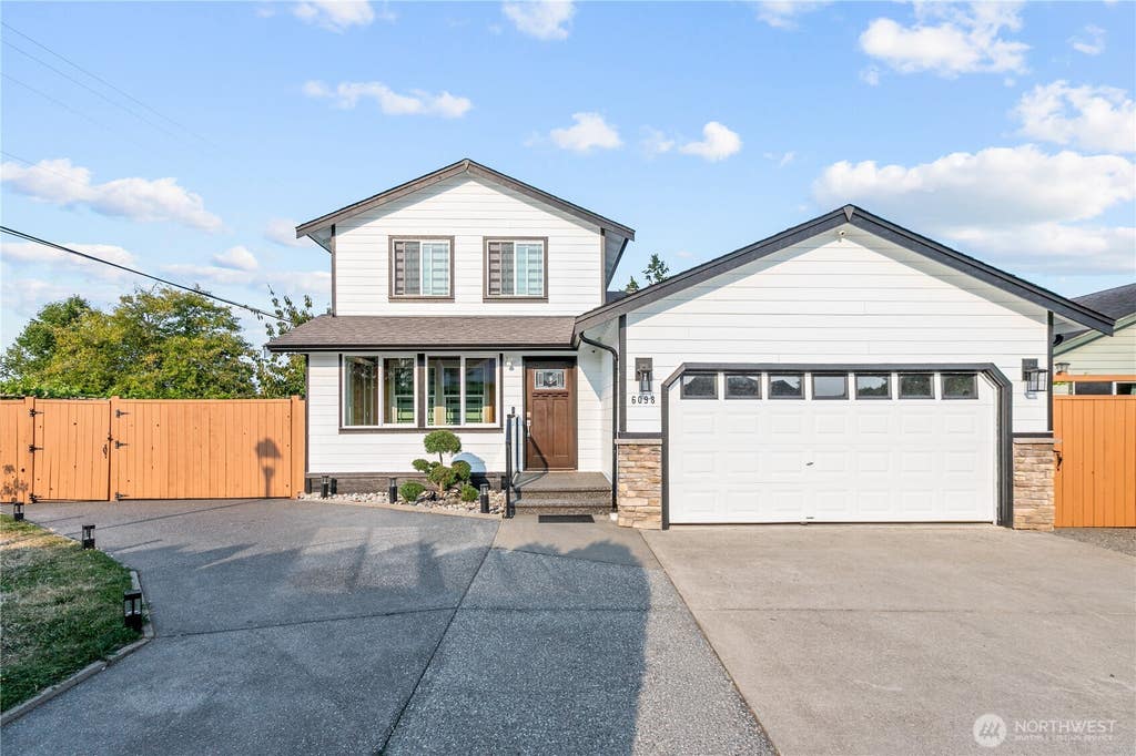 Photo of 6098 Pacific Heights Drive, Ferndale, WA 98248 (MLS # 2567462)