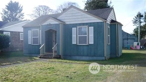 Photo of 1611 Washington Avenue N, Long Beach, WA 98631 (MLS # 2164611)