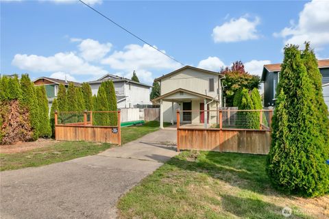 Photo of 24416 15th Avenue S, Des Moines, WA 98198 (MLS # 2445031)
