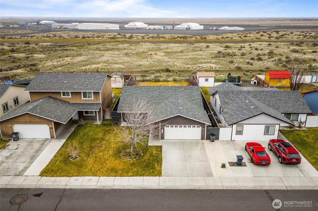 Photo of 682 L St St SE, Ephrata, WA 98823 (MLS # 2470581)