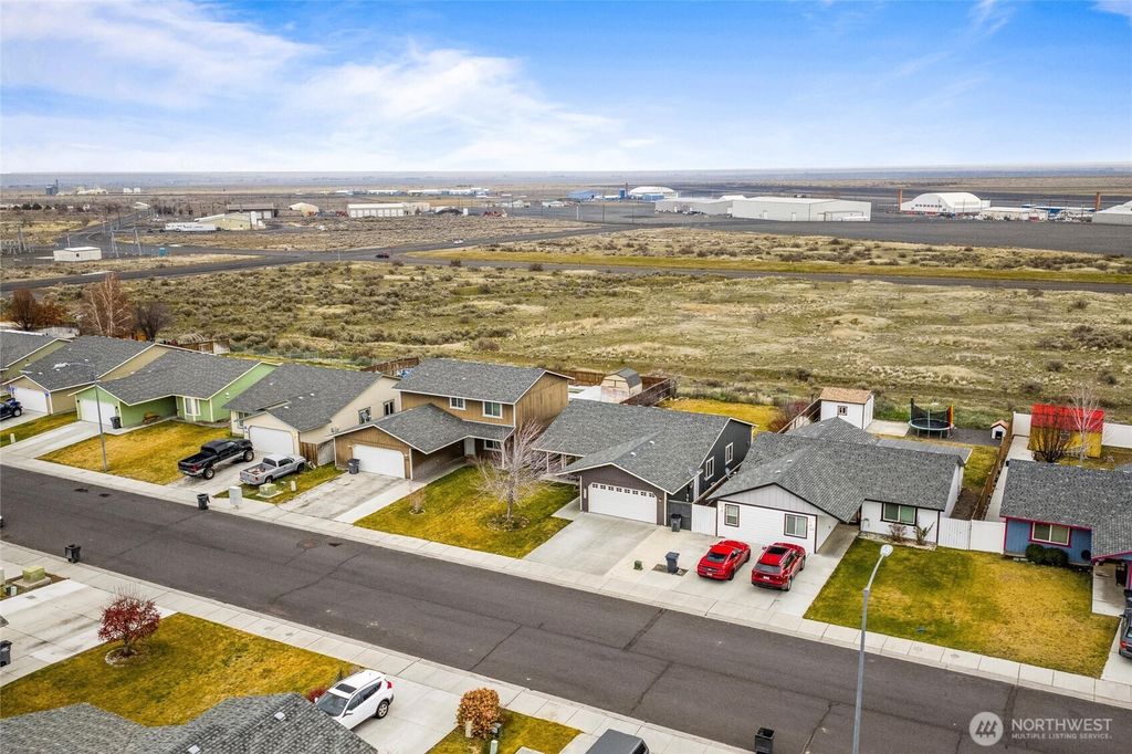 Photo of 682 L St St SE, Ephrata, WA 98823 (MLS # 2470581)