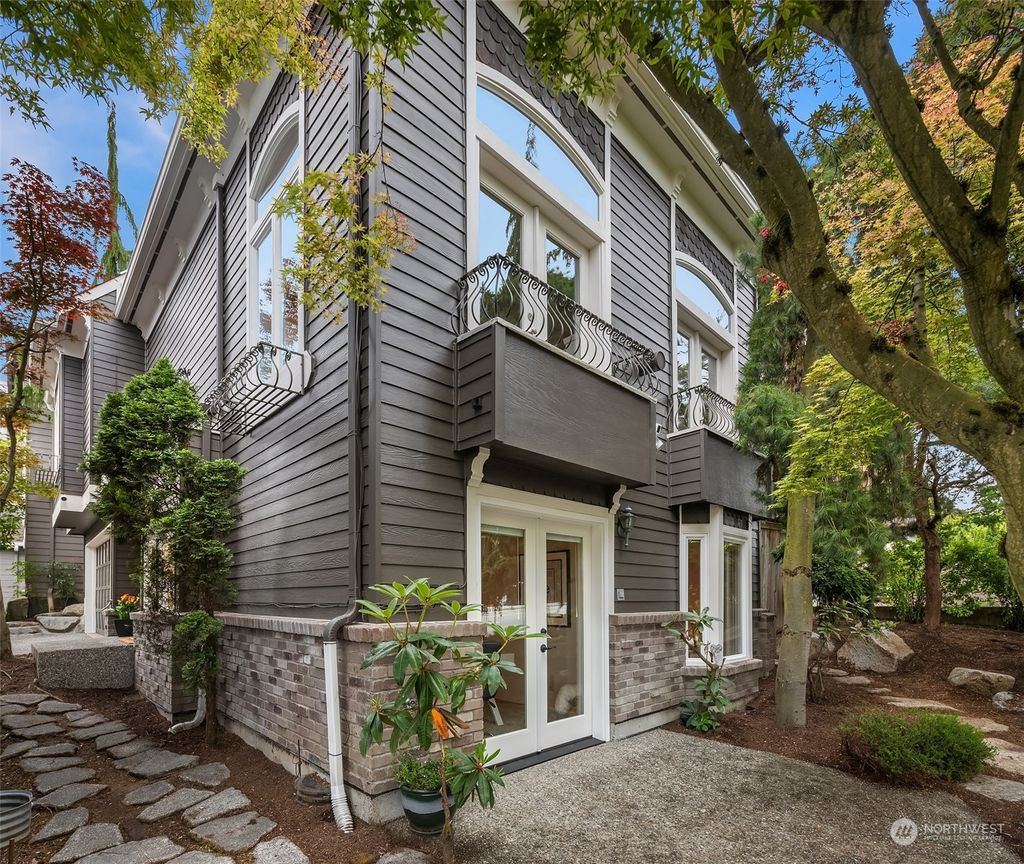 Photo of 120 6th Court, Kirkland, WA 98033 (MLS # 2253974)