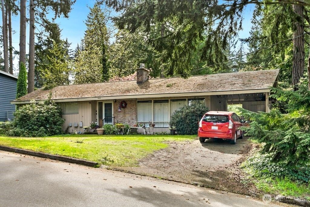 Photo of 1605 153rd Avenue SE, Bellevue, WA 98007 (MLS # 2514009)