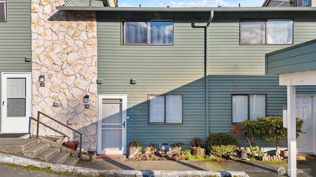 Photo of 1040 S 320th Street #28, Federal Way, WA 98003 (MLS # 2332178)