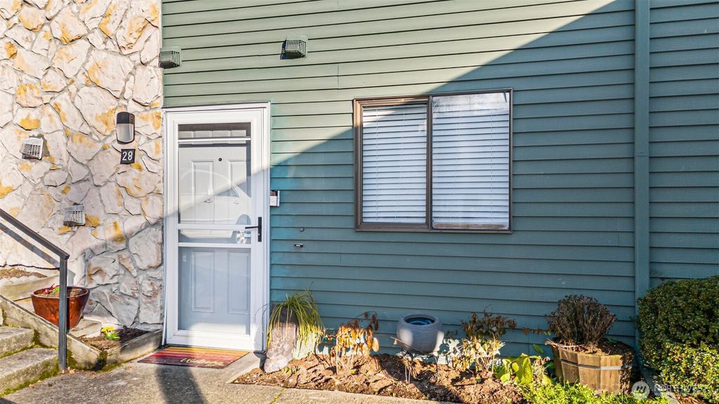 Photo of 1040 S 320th Street #28, Federal Way, WA 98003 (MLS # 2332178)