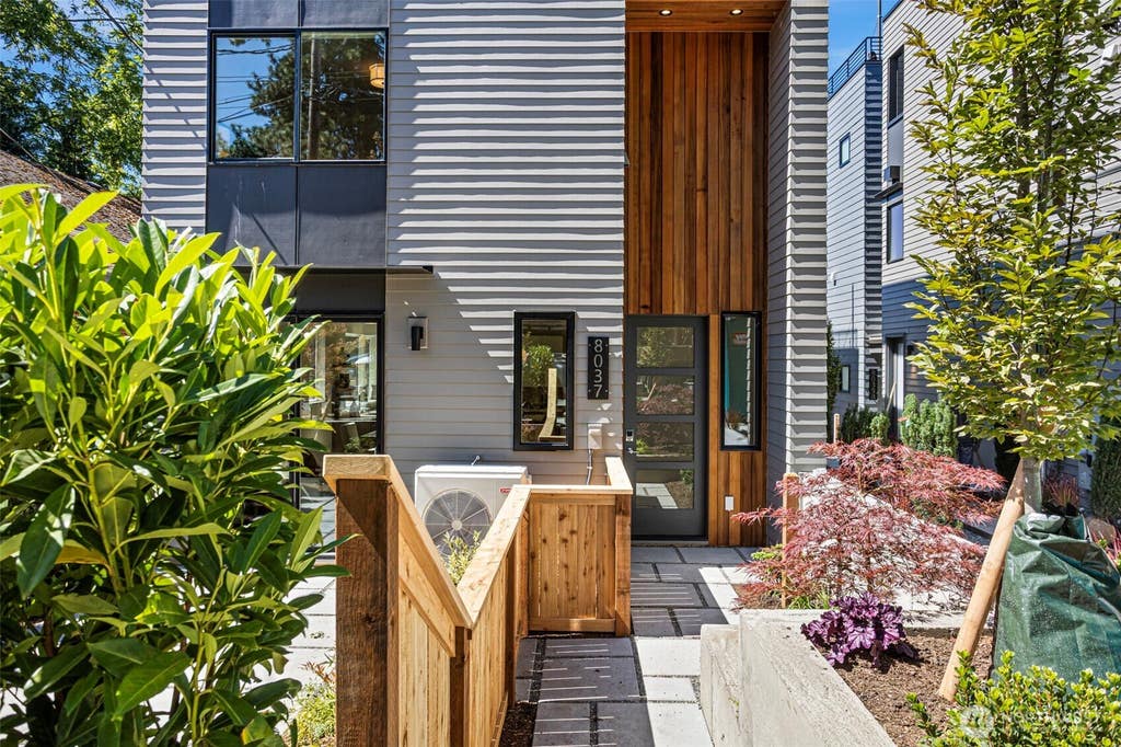 Photo of 8037 Wallingford Avenue N, Seattle, WA 98103 (MLS # 2570607)