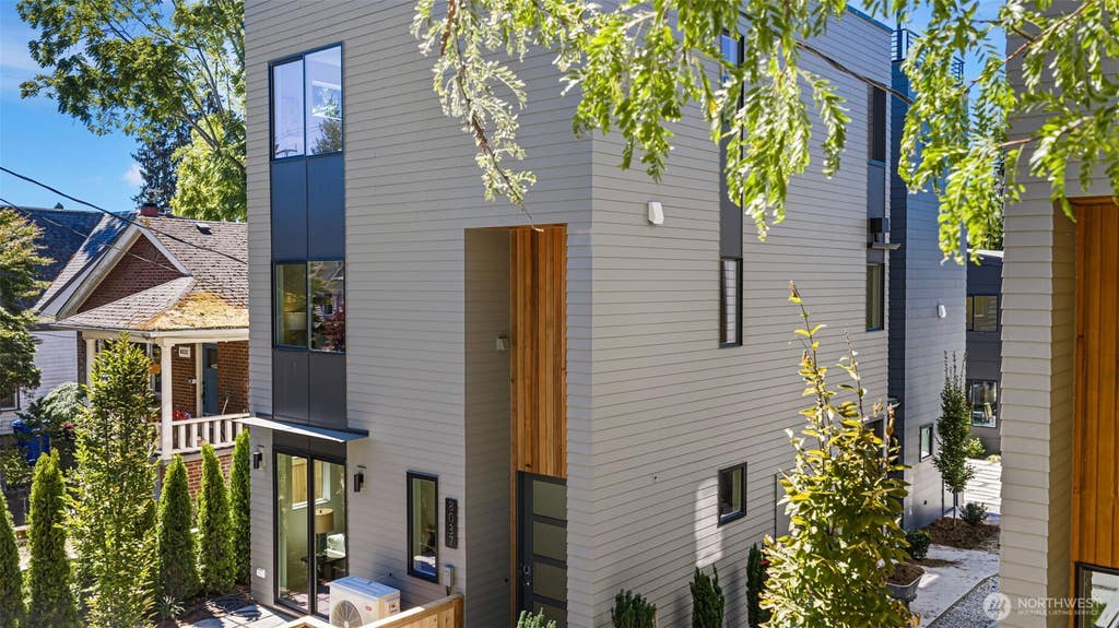Photo of 8037 Wallingford Avenue N, Seattle, WA 98103 (MLS # 2570607)
