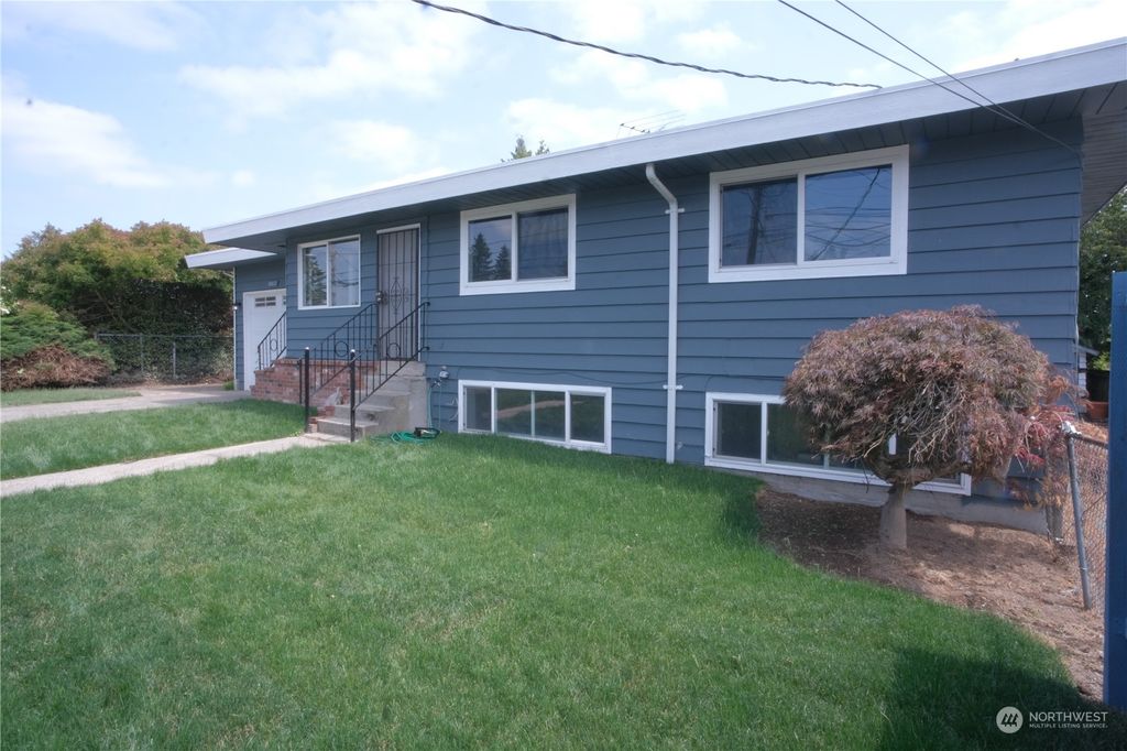 Photo of 10412 59th Avenue S, Seattle, WA 98178 (MLS # 2132227)