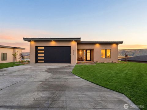 Photo of 9072 NW Trellis Lane, Quincy, WA 98848 (MLS # 2532080)