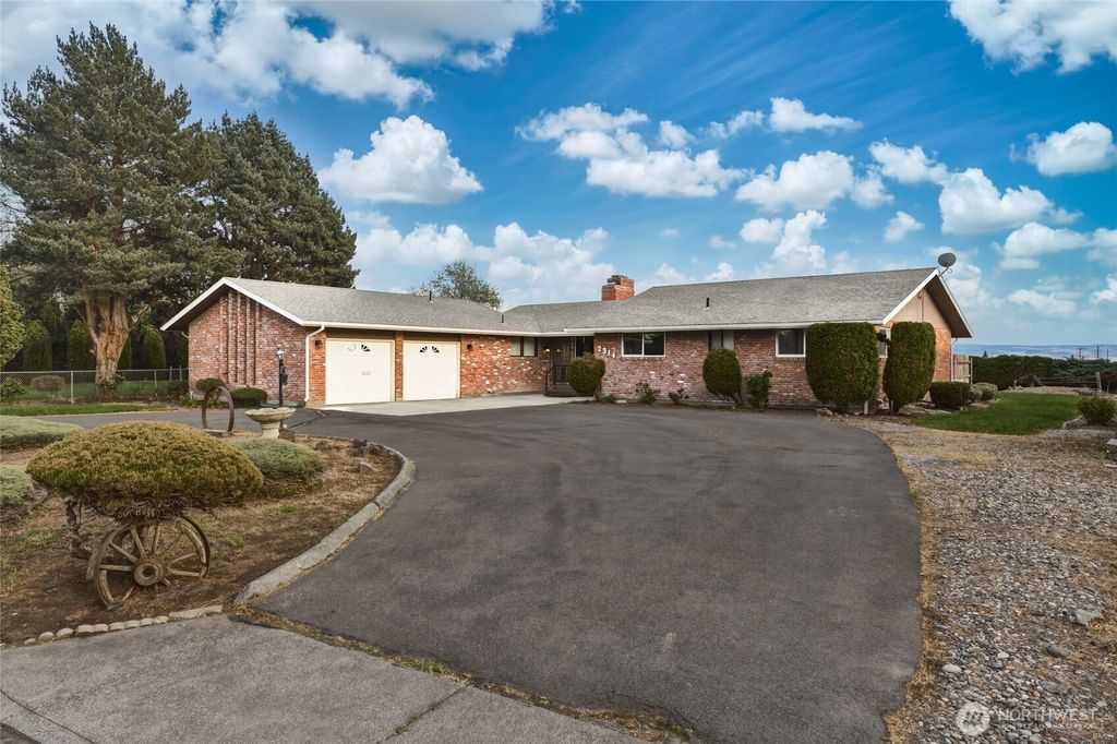 Photo of 2314 Frazier Drive, Walla Walla, WA 99362 (MLS # 2510230)