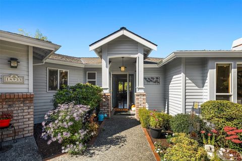 Photo of 14933 73rd Avenue NE, Kenmore, WA 98028 (MLS # 2430654)